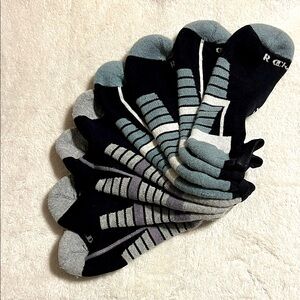 Champion. Men's  Liw Cut Black and Gray Socks. 4 Pairs. Size 6-12